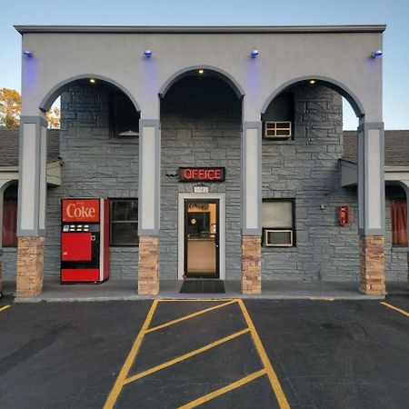Snow White - Richmond South Motel Bellwood Exterior photo