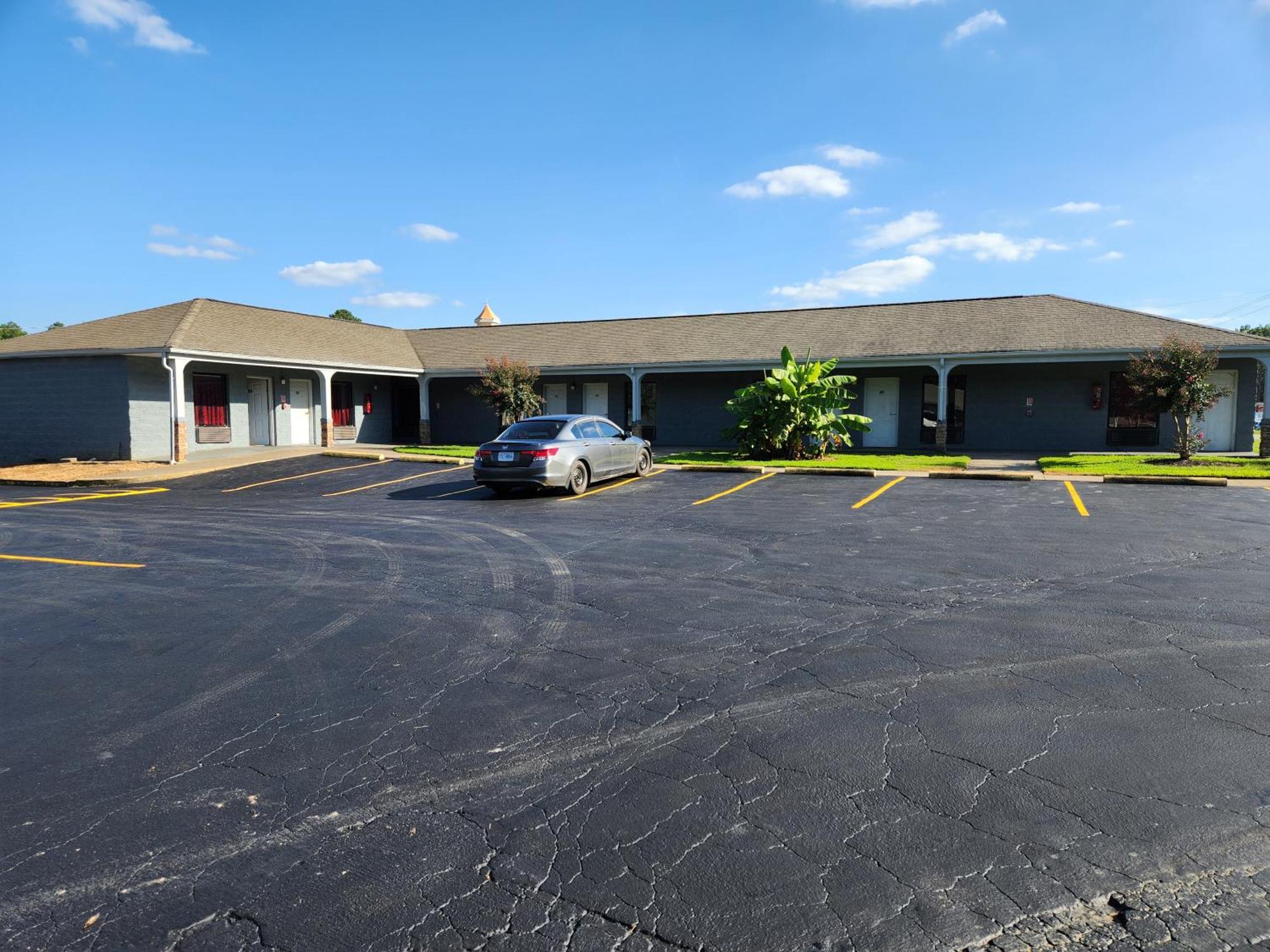 Snow White - Richmond South Motel Bellwood Exterior photo
