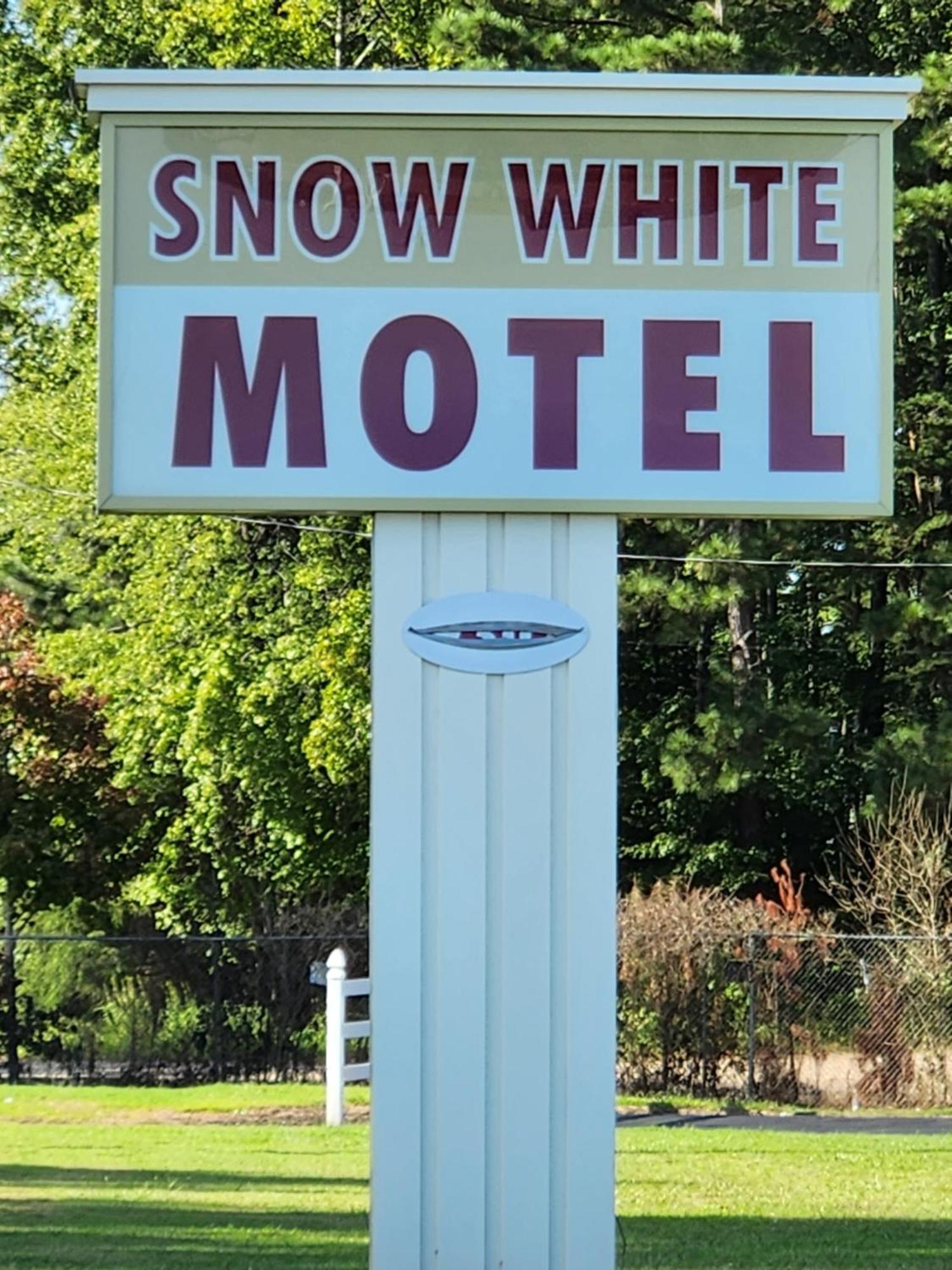 Snow White - Richmond South Motel Bellwood Exterior photo