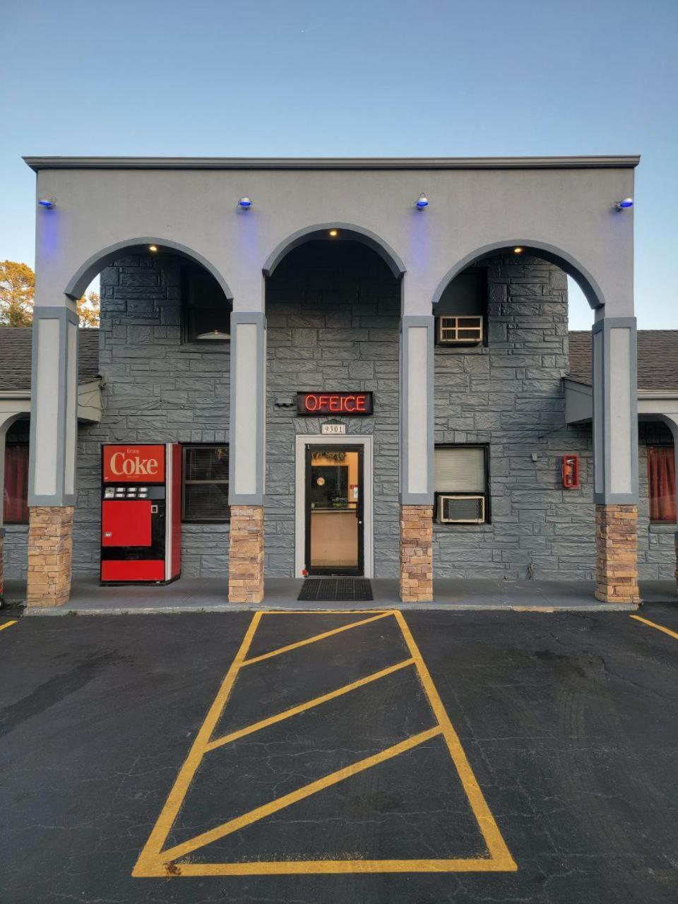 Snow White - Richmond South Motel Bellwood Exterior photo